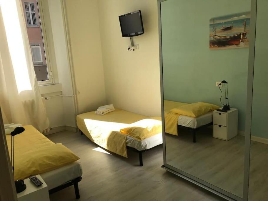 Appartamento In Zona Bocconi Milano Eksteriør billede